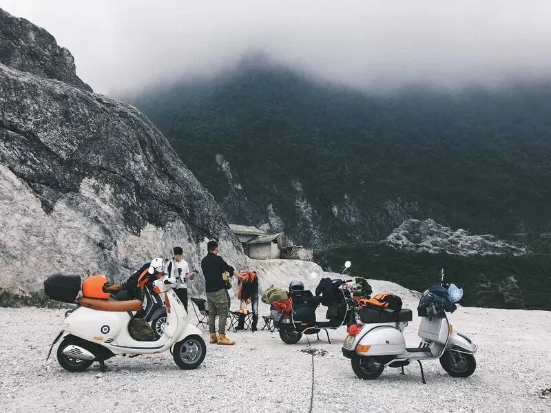 Motorbike to Mai Chau Valley at Thung Khe Pass